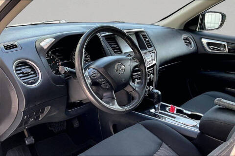 2017 Nissan Pathfinder SV