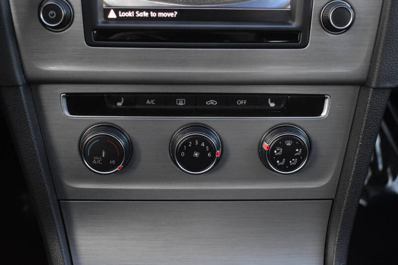 2017 Volkswagen Golf TSI SE