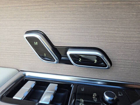 2025 Land Rover Range Rover P550e SE