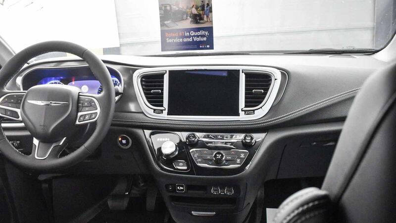 2025 Chrysler Pacifica Select