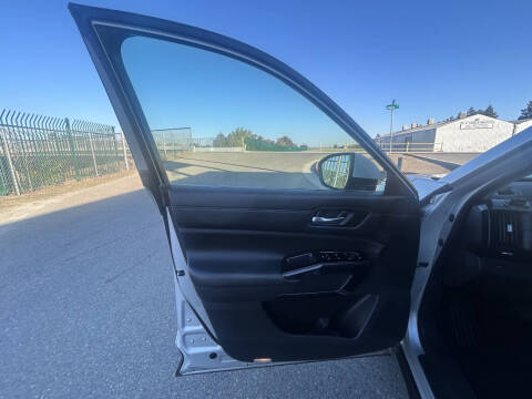 2022 Nissan Pathfinder S