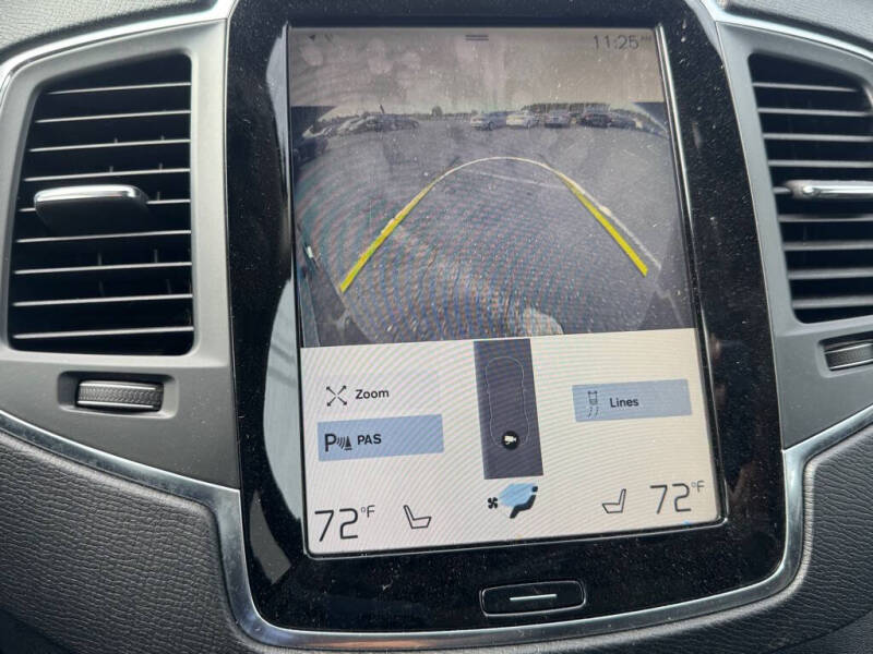 2016 Volvo XC90 T6 Momentum