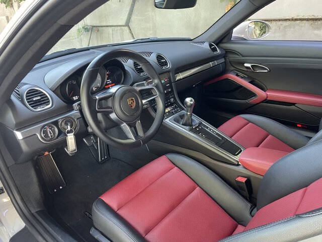 2022 Porsche 718 Cayman S