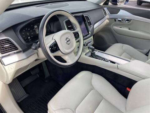 2016 Volvo XC90 T5 Momentum