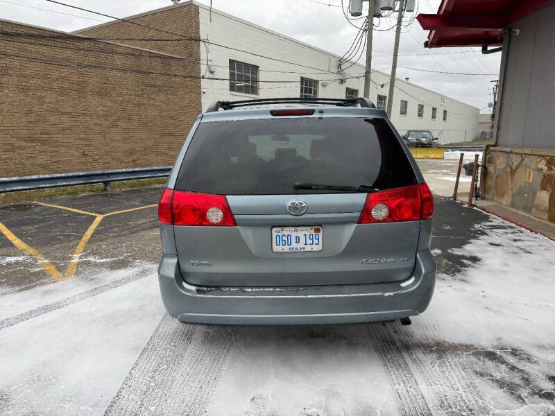 2009 Toyota Sienna CE 8-Passenger