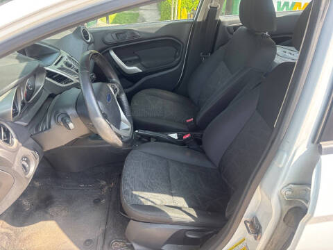 2013 Ford Fiesta SE
