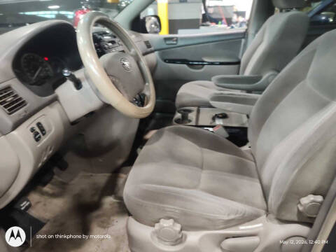 2004 Toyota Sienna LE 7 Passenger