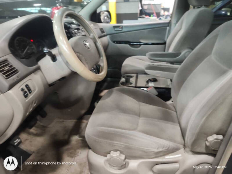 2004 Toyota Sienna LE 7 Passenger