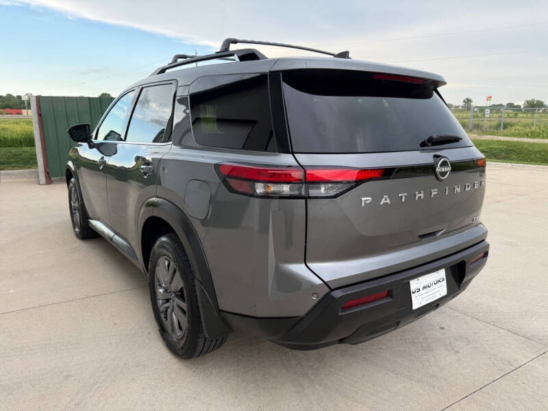 2024 Nissan Pathfinder SV