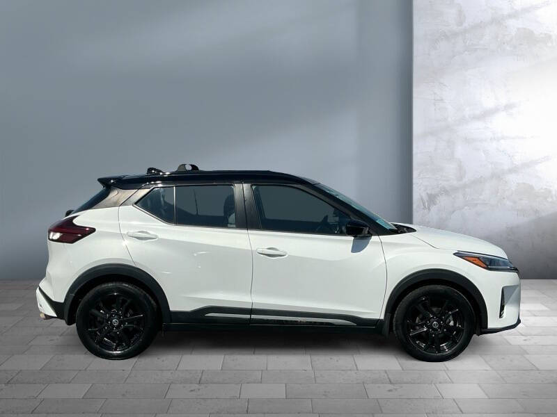 2021 Nissan Kicks SR