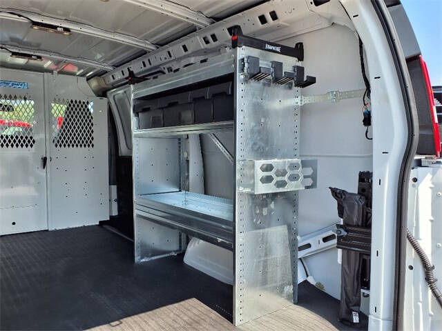 2025 Chevrolet Express 3500