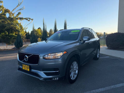 2016 Volvo XC90 T6 Momentum