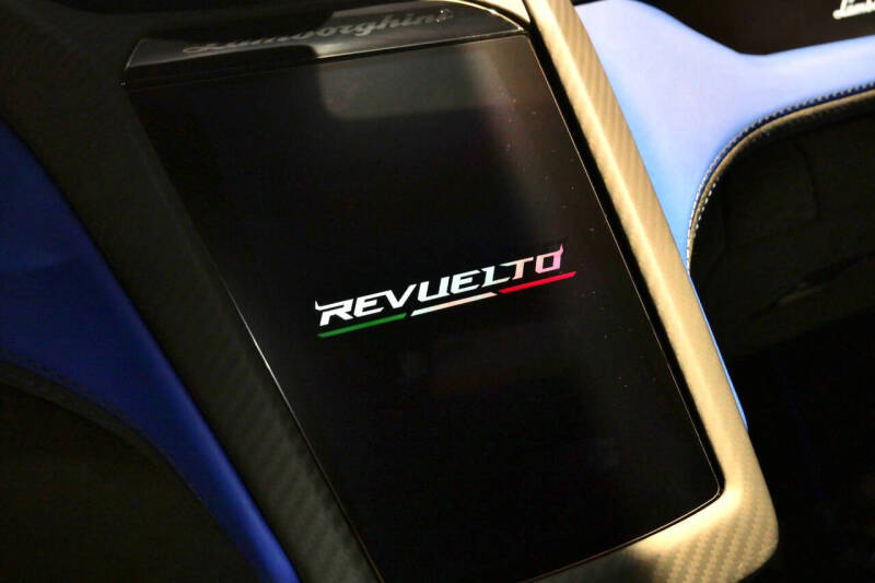 2024 Lamborghini Revuelto