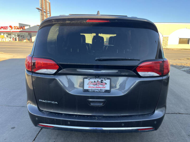 2017 Chrysler Pacifica Touring-L