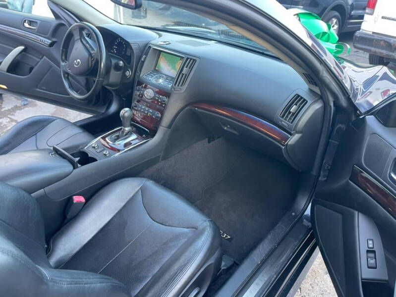 2011 Infiniti G37 Coupe x