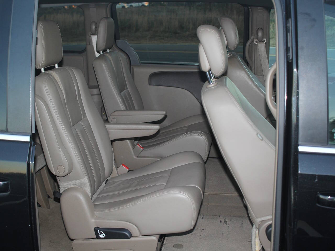 2015 Chrysler Town & Country Touring photo 21