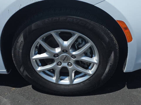 2023 Chrysler Voyager LX