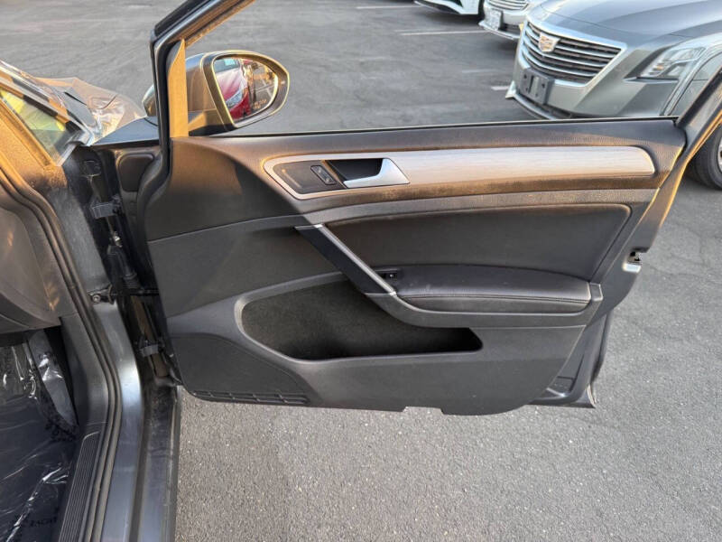 2015 Volkswagen Golf TSI SE