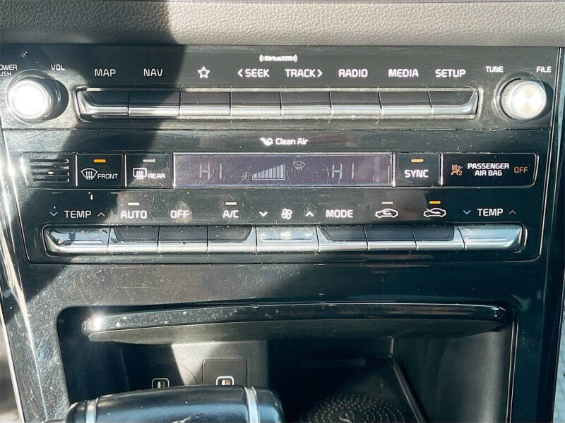 2020 Kia Cadenza Technology