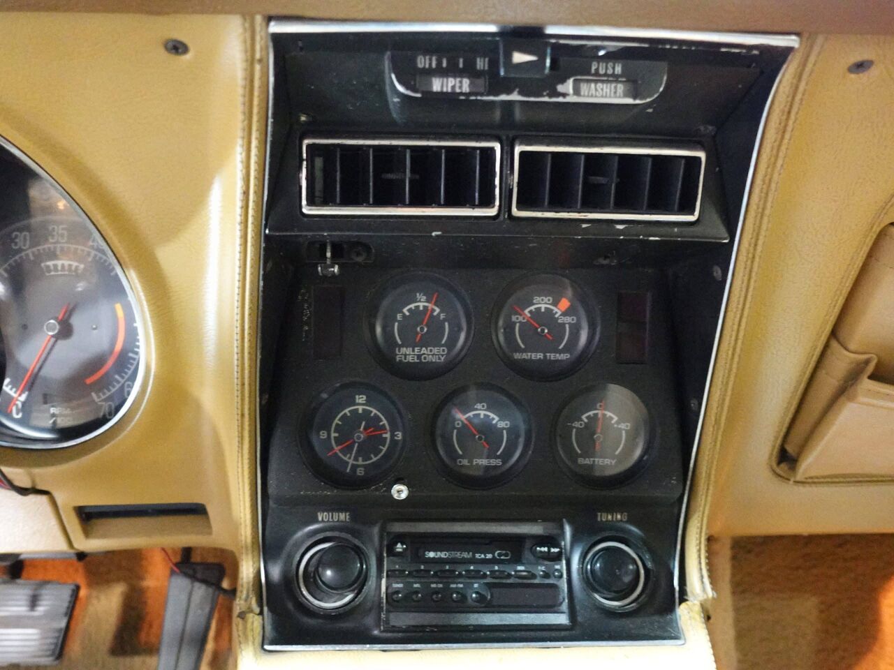1975 Chevrolet Corvette 17