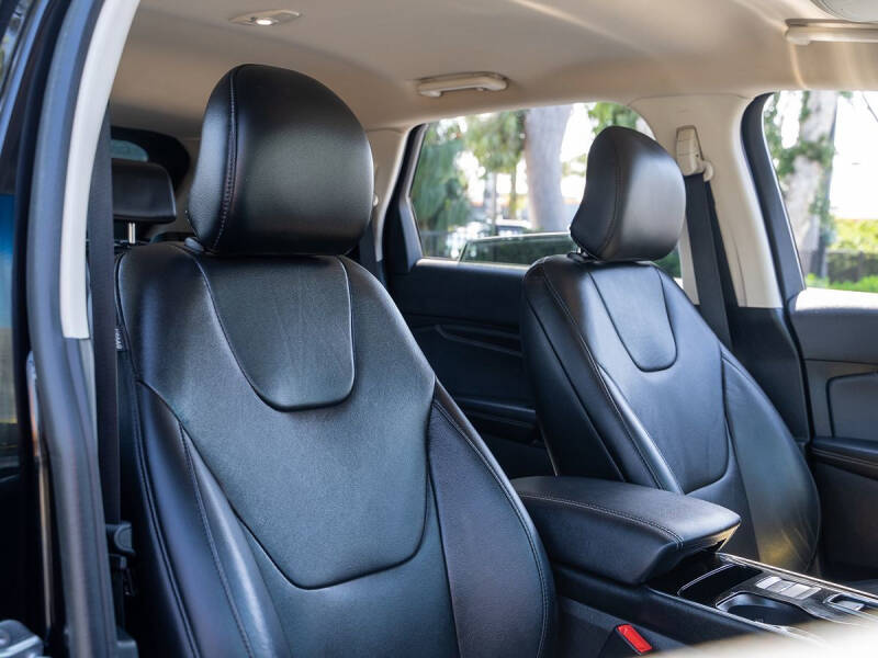 2019 Ford Edge Titanium