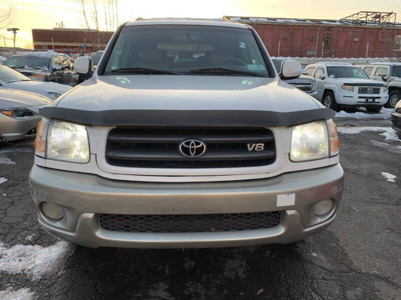 2004 Toyota Sequoia SR5