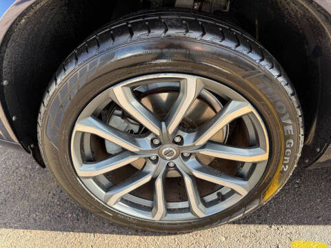 2016 Volvo XC90 T6 Momentum