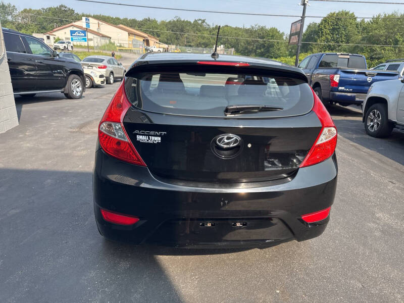 2012 Hyundai Accent SE