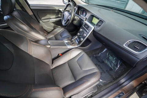 2016 Volvo V60 Cross Country T5