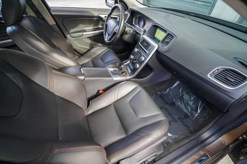 2016 Volvo V60 Cross Country T5