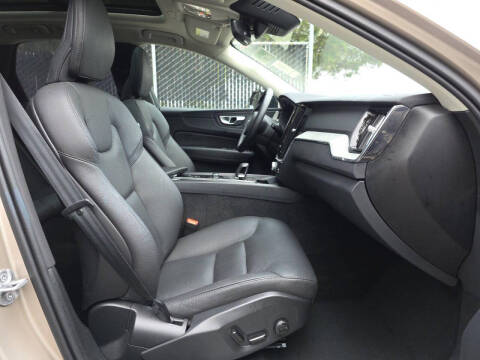 2025 Volvo XC60 B5 Plus Dark Theme