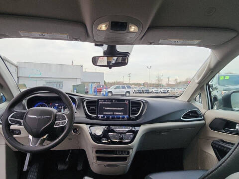 2023 Chrysler Pacifica Touring L