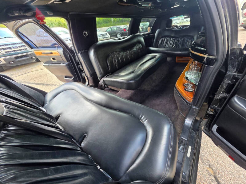 2005 Lincoln Town Car Executive