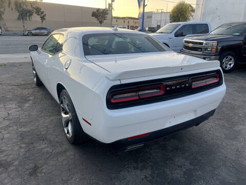 2015 Dodge Challenger SXT Plus