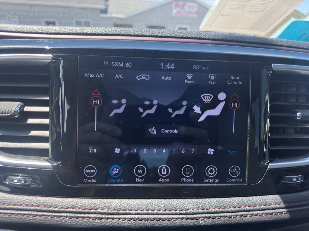 2020 Chrysler Pacifica 34