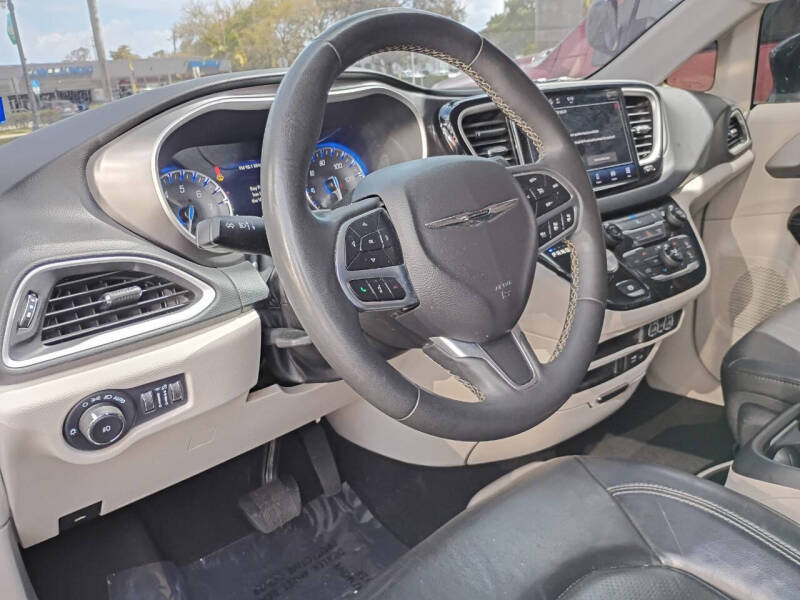 2022 Chrysler Pacifica Touring L