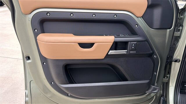 2025 Land Rover Defender 110 P400 X