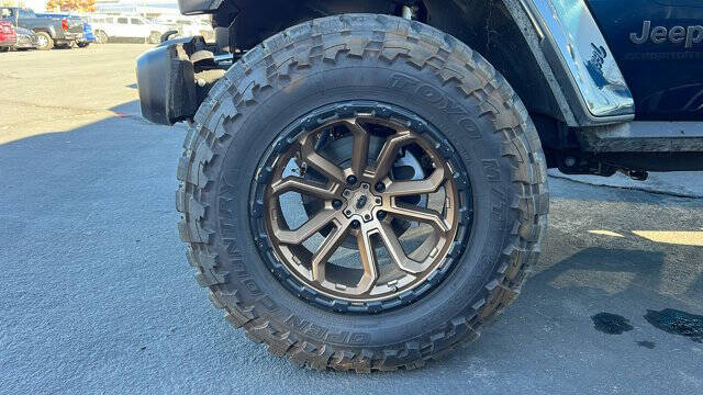 2025 Jeep Gladiator NightHawk