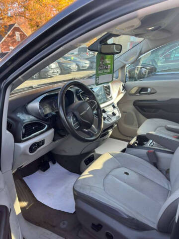 2017 Chrysler Pacifica Touring-L Plus