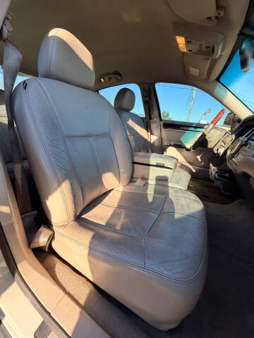 2005 Lincoln Town Car Signature Limited