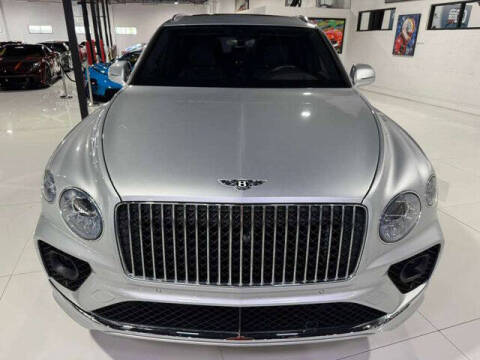 2023 Bentley Bentayga EWB V8