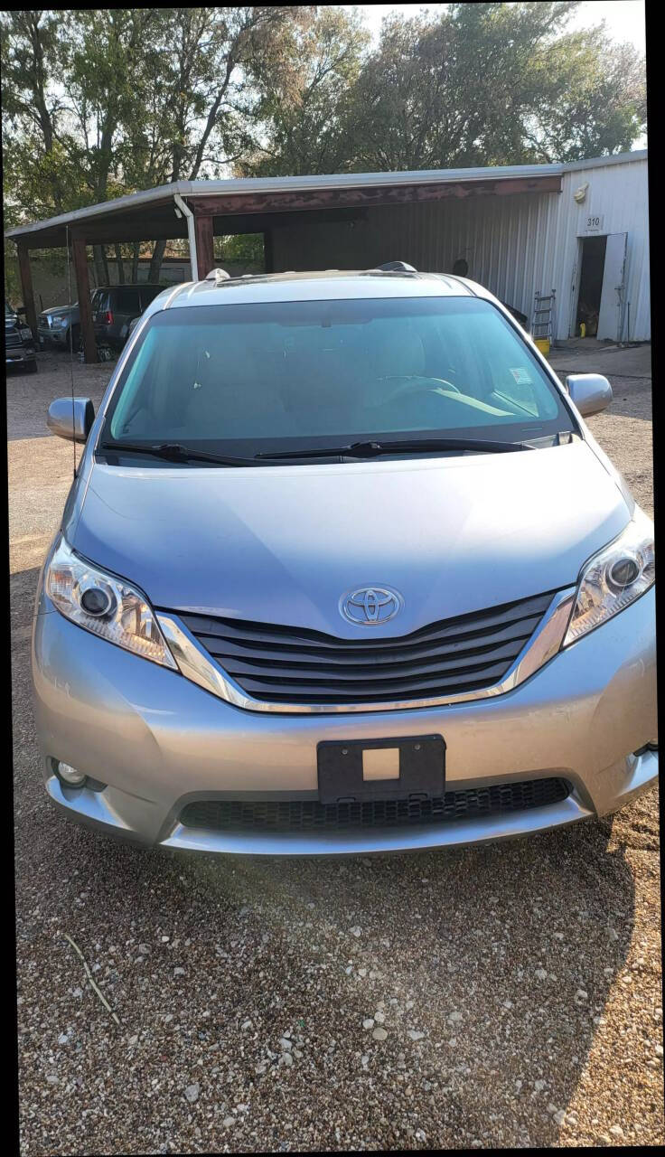 2012 Toyota Sienna for sale at AUTHE VENTURES AUTO in Red Oak, TX