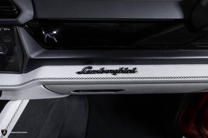 2025 Lamborghini Urus SE