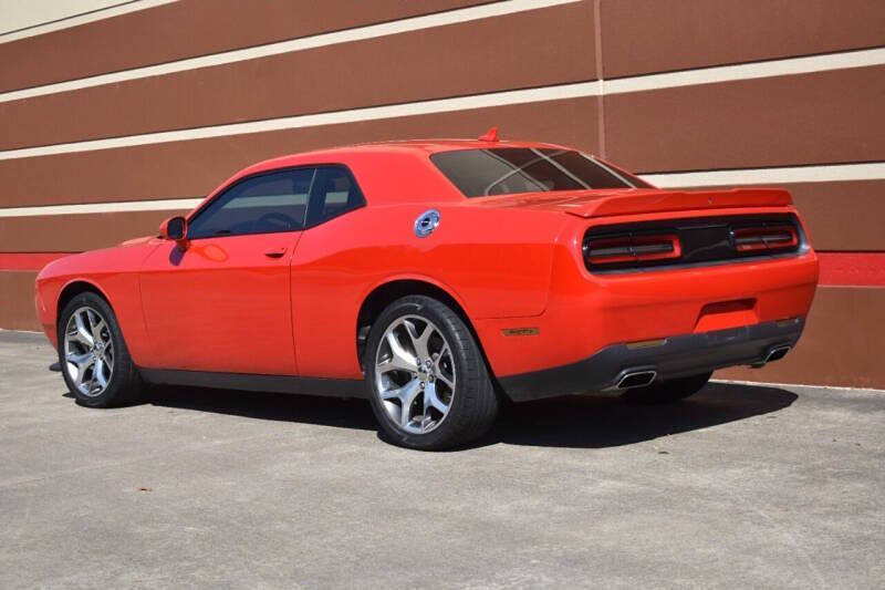 2016 Dodge Challenger SXT Plus