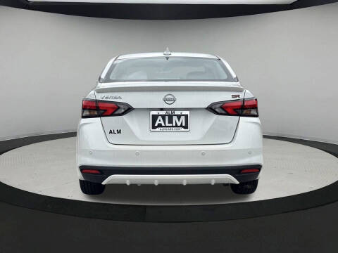 2025 Nissan Versa SR