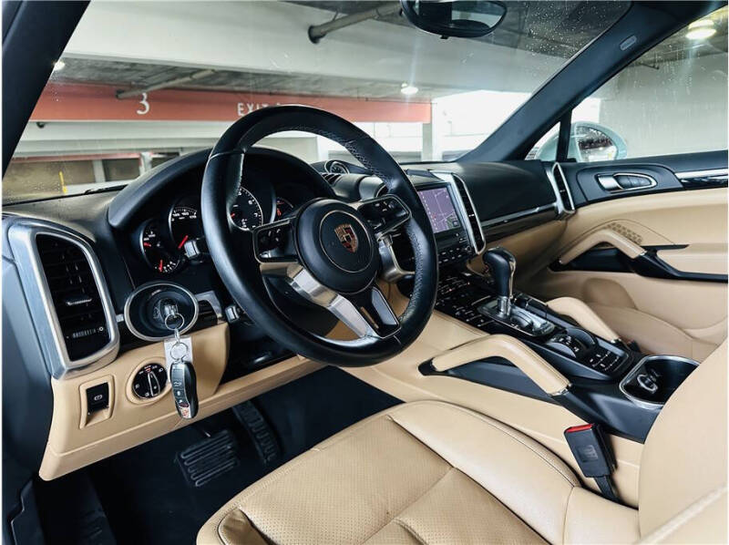 2017 Porsche Cayenne Platinum Edition