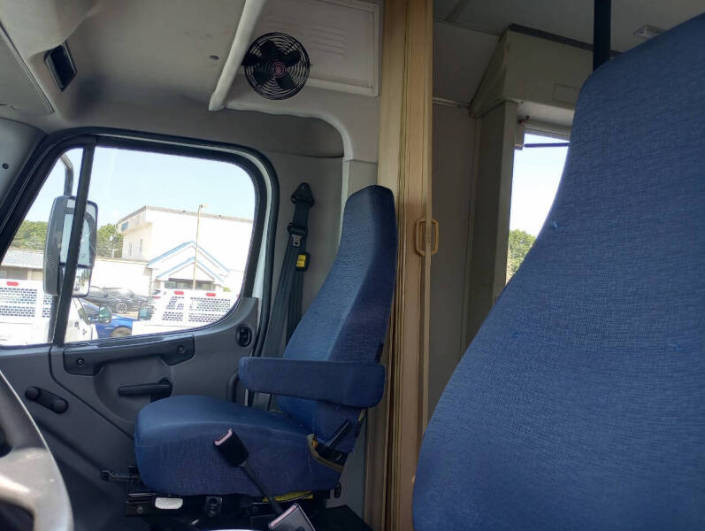 2014 Freightliner M2 106