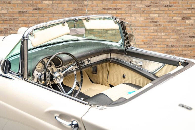 1957 Ford Thunderbird