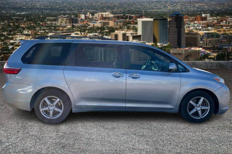 2017 Toyota Sienna LE 8-Passenger