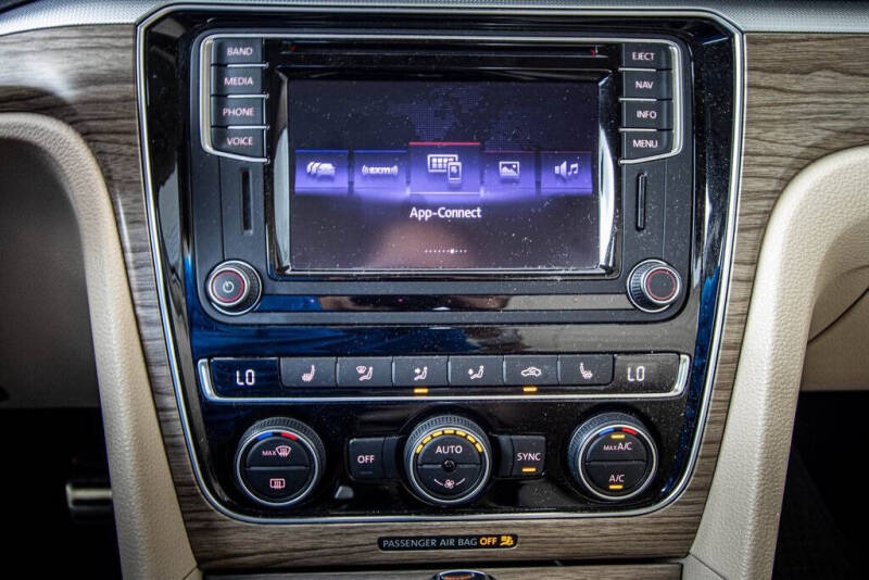 2017 Volkswagen Passat 1.8T SEL Premium